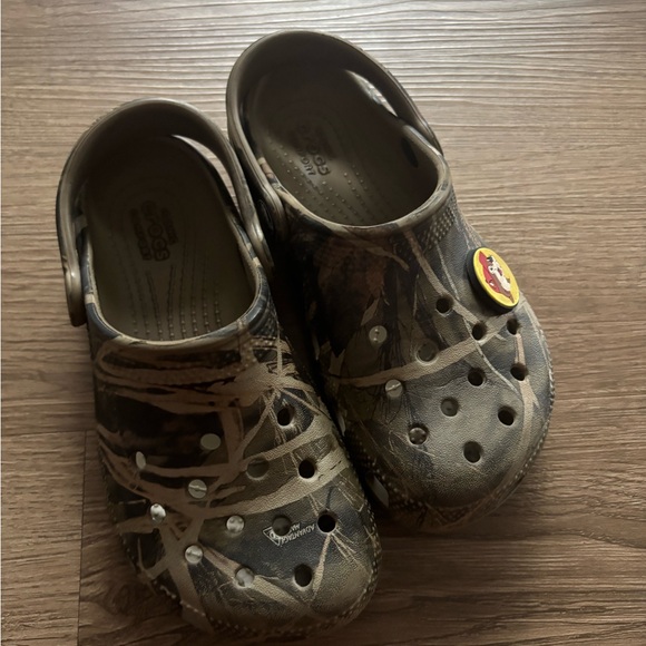 CROCS Kids Shoes in Camouflage with Character Charm - Picture 3 of 5